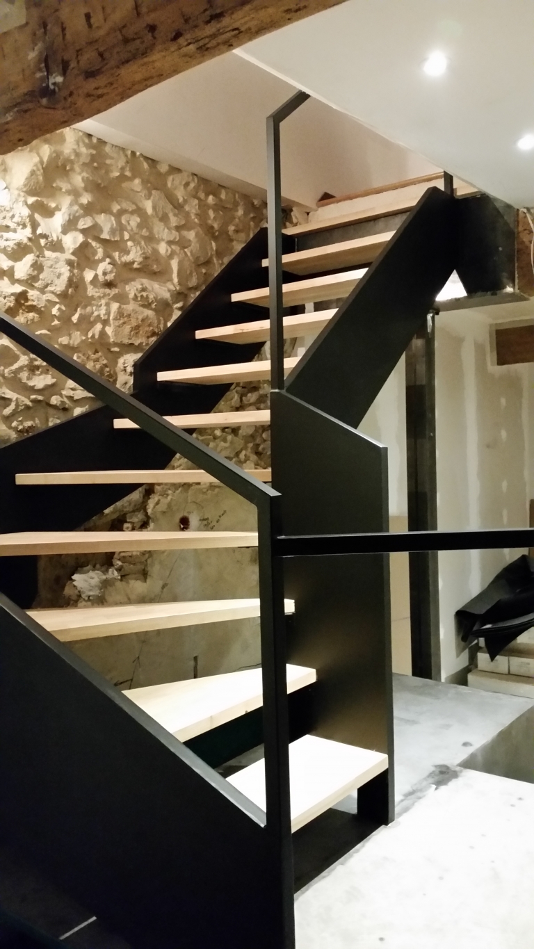 création escalier métal bois sur mesure à Montpellier