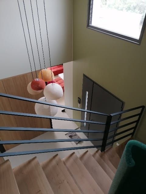 du vert dans une cage escalier