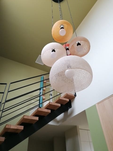 du vert dans une cage escalier